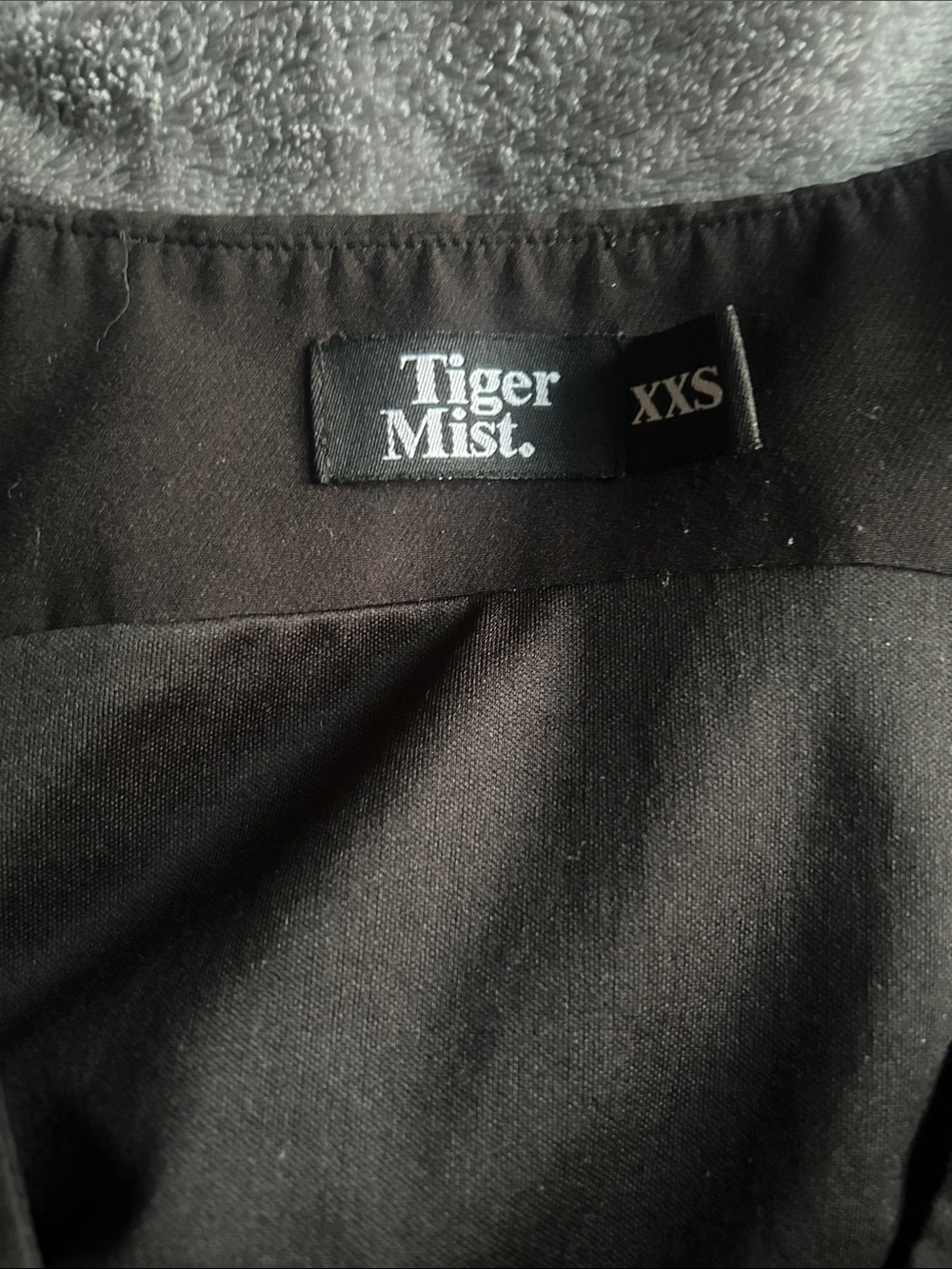 Tiger Mist Black Button-Front Tailored Vest - Picture 3 of 4